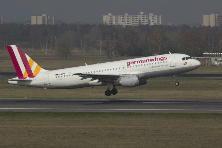 
	Um airbus A320 da empresa a&eacute;rea Germanwings
 (Jan Seba/Reuters)