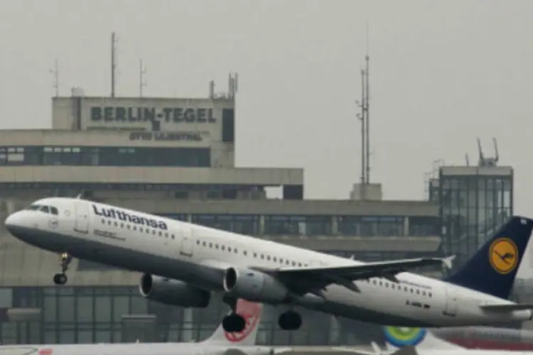 Airbus A-321-100 da Lufthansa em aeroporto na Alemanha: Lufthansa já anunciou que cancelará 3.800 voos nesta semana (AFP/Getty Images)