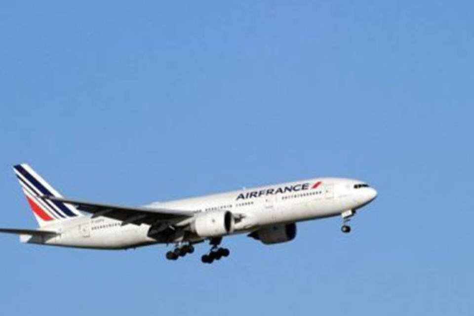 Air France pede dinheiro aos passageiros para combustível