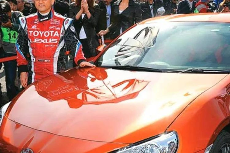 Akio Toyoda, presidente da Toyota: Na fábrica serão produzidos motores para os modelos Etios e Corolla que também são fabricados no país (Toshifumi Kitamura/AFP Photo)
