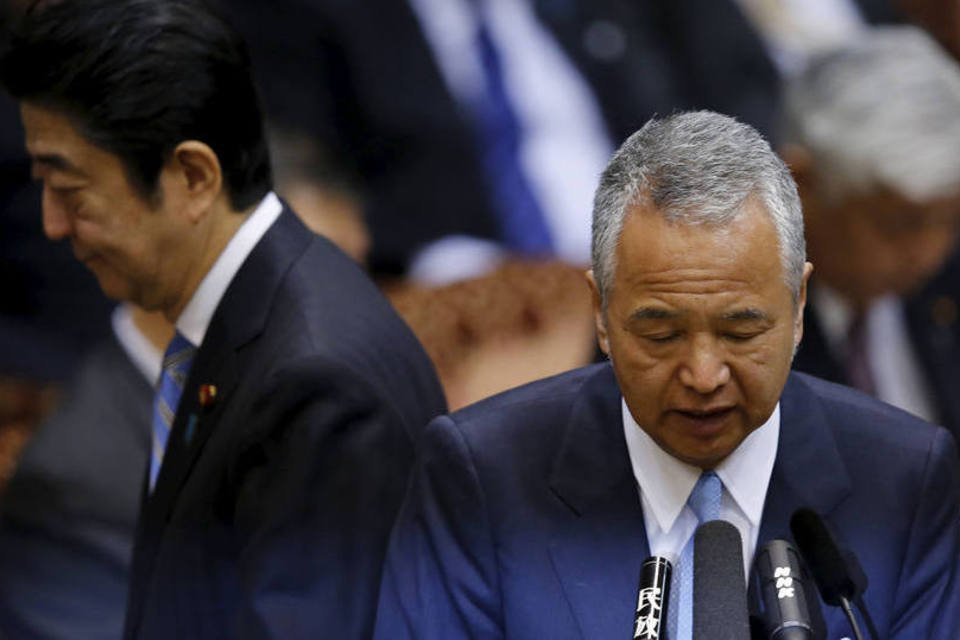 Ministro japonês acusado de receber dinheiro não declarado