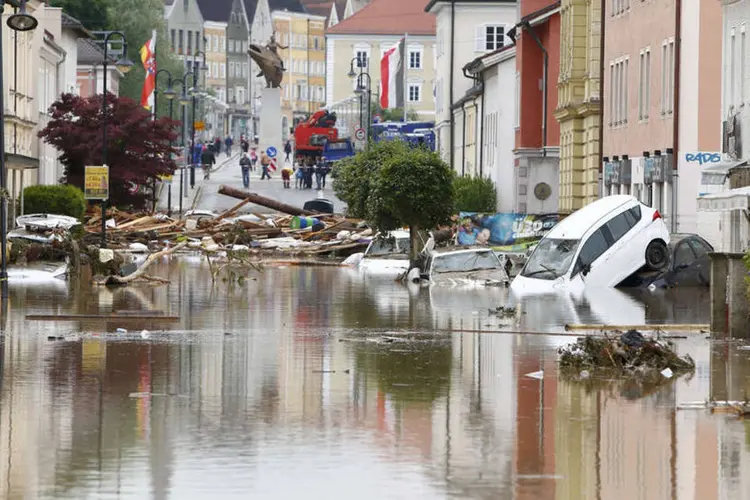 
	Chuvas: os danos provocados pelas inunda&ccedil;&otilde;es no distrito de Rottal-Inn j&aacute; est&atilde;o na casa das centenas de milh&otilde;es de euros
 (Michaela Rehle / Reuters)