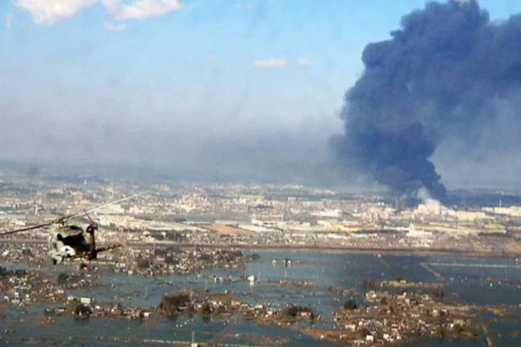 Em Sendai, os supermercados do centro da cidade voltaram a abrir para vender mantimentos aos habitantes (Divulgação/US Navy/Getty Images)
