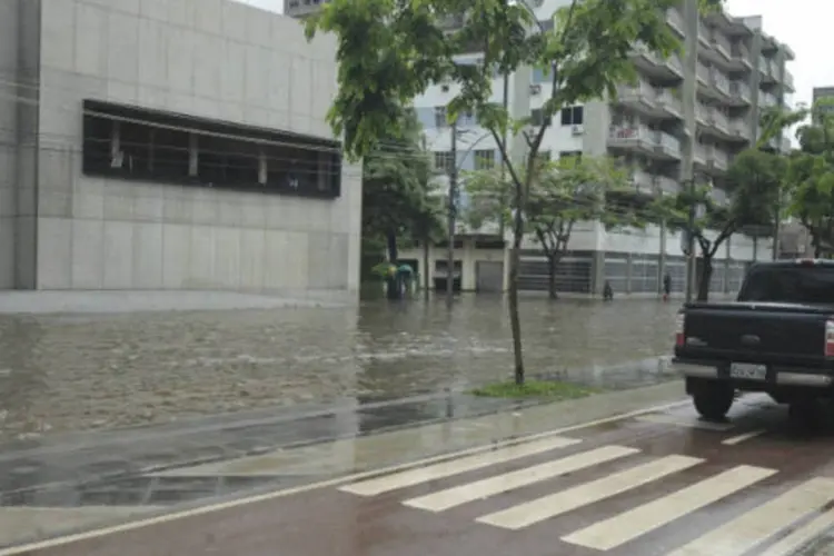 
	Alagamento no Rio de Janeiro: na Baixada Fluminense, 30% da cidade est&atilde;o inundada e foi decretado estado de calamidade p&uacute;blica
 (Agência Brasil)