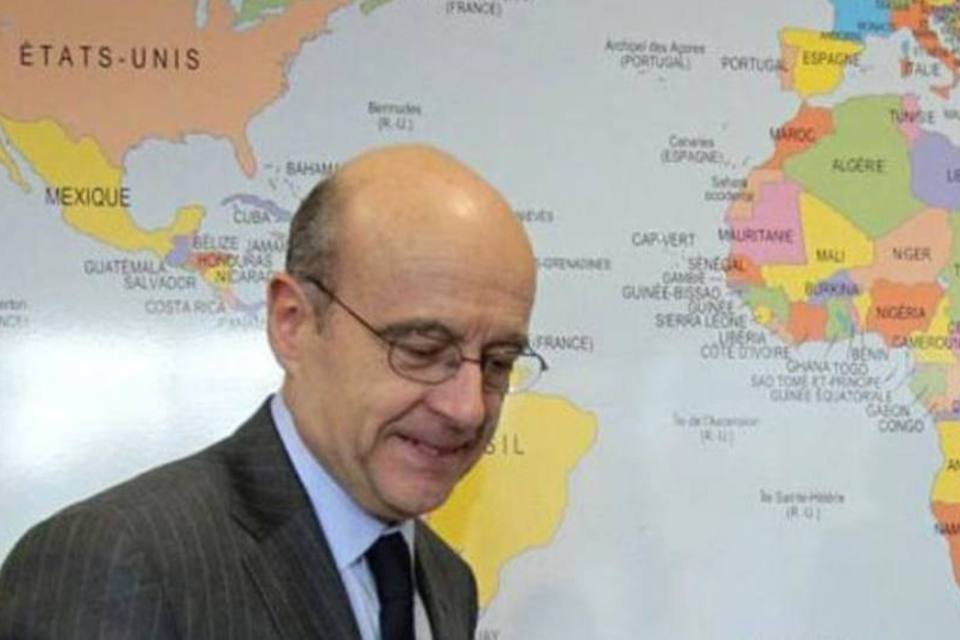 Juppé afirma que países árabes apóiam operação militar na Líbia