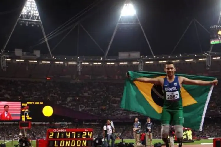 O corredor biamputado Alan Fonteles foi destaque entre os medalhistas brasileiros (Michael Steele/Getty Images)