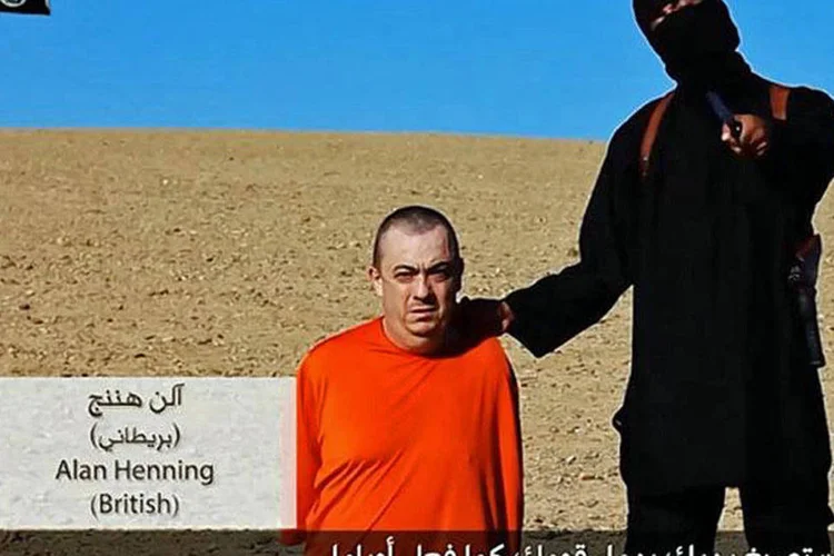 
	Novo v&iacute;deo do Estado Isl&acirc;mico mostra decapita&ccedil;&atilde;o de Alan Henning: volunt&aacute;rio brit&acirc;nico foi sequestrado na S&iacute;ria em dezembro
 (Reprodução/YouTube)