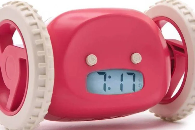 
	O Clocky n&atilde;o desiste at&eacute; que voc&ecirc; levante da cama e desligue seu alarme
 (Divulgação/Nanda House)