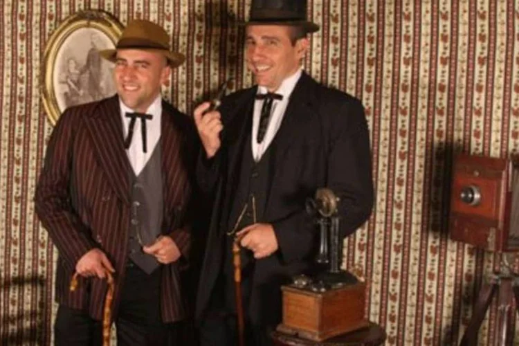 Alcateia: charutos de chocolate e roupas de época para fotos