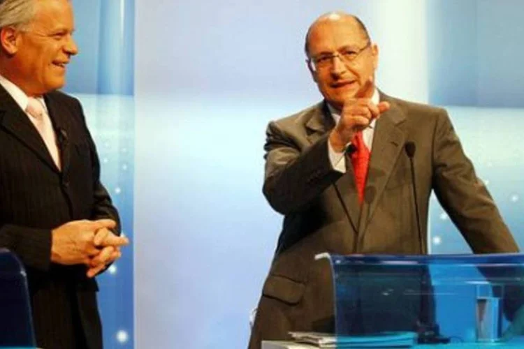 Geraldo Alckmin (direita) foi um dos governadores do PSDB eleitos no 1º turno, em SP: partido ainda concorre em AL, PA, GO, PI e RR (Divulgação)