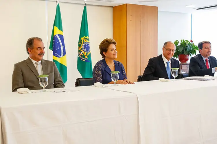 Dilma durante cerimônia de assinatura de contratos de infraestrutura urbana com o Governo de São Paulo no Palácio do Planalto (Roberto Stuckert Filho/PR)