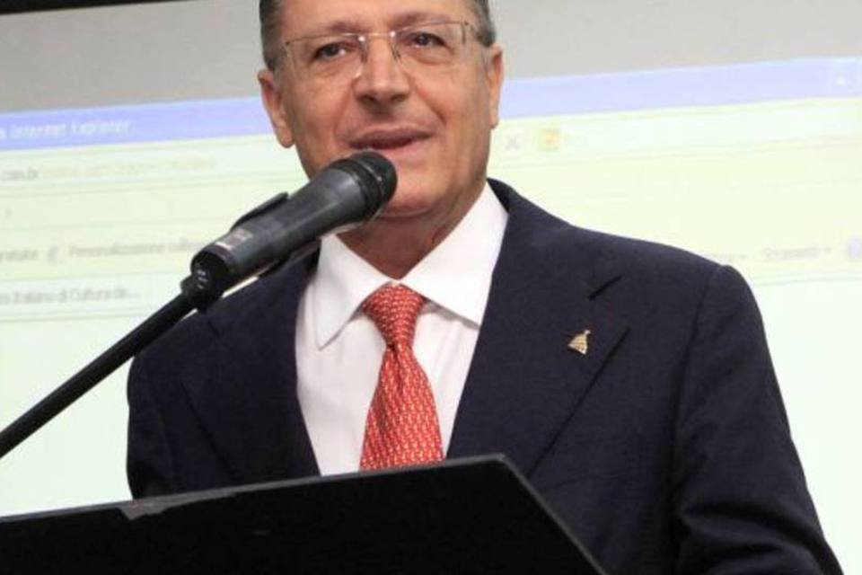 Alckmin elogia Dilma em evento no Palácio do Planalto