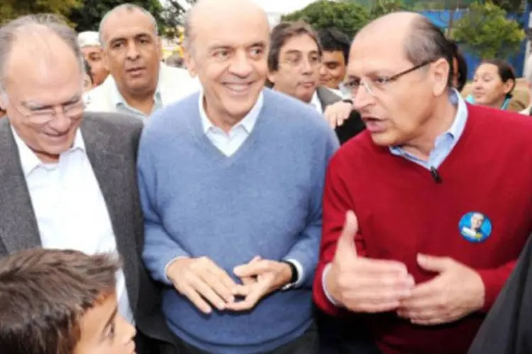O candidato a presidência José Serra com o candidato do PSDB ao governo paulista, Geraldo Alckmin (Divulgação/Cacalos Garrastazu)