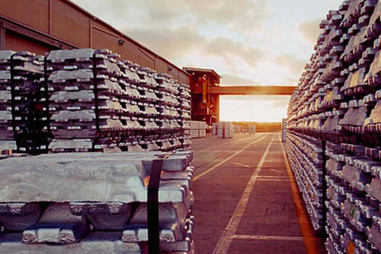 Fábrica de alumínio da Alcoa: a Austrália já foi o maior produtor de alumínio do mundo, mas caiu para quinto lugar conforme os custos de produção subiram e os preços caíram (Alcoa/Bloomberg)