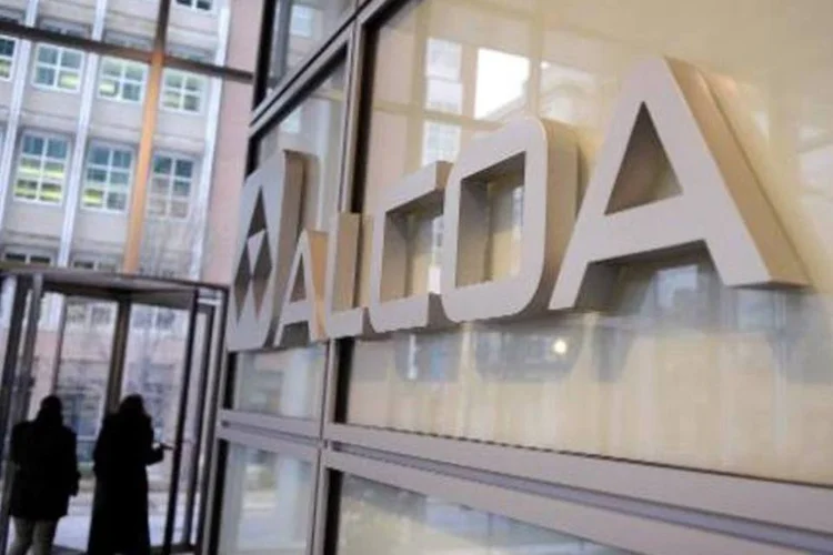 
	Alcoa: uma das empresas, que manter&aacute; o nome original, incluir&aacute; seus neg&oacute;cios de minera&ccedil;&atilde;o de bauxita, de refino de alumina e de produ&ccedil;&atilde;o de alum&iacute;nio. A segunda empresa incluir&aacute; os neg&oacute;cios de produtos globais, produtos e solu&ccedil;&otilde;es de engenharia, al&eacute;m do setor de solu&ccedil;&otilde;es para transporte e constru&ccedil;&atilde;o
 (Jeff Swensen/AFP)