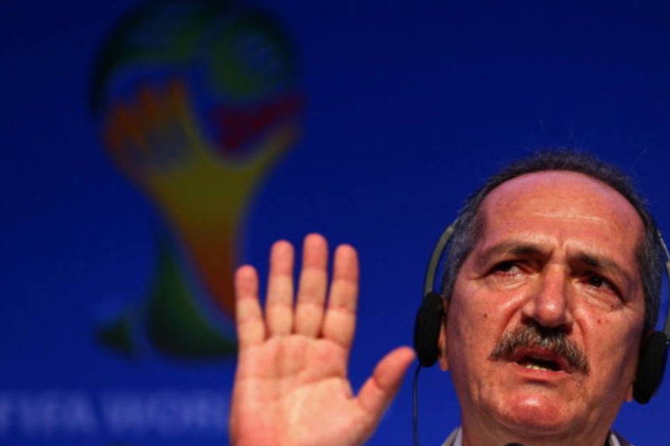 Rebelo usa Copa para criticar dirigentes brasileiros