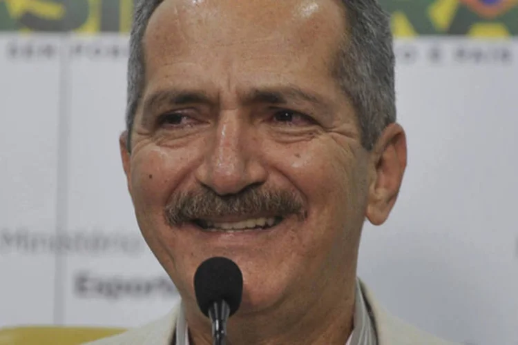 
	O ministro do Esporte, Aldo Rebelo: segundo o ministro,&nbsp;em v&aacute;rios estados n&atilde;o h&aacute; piscinas ou pistas de atletismo com dimens&otilde;es oficiais para competi&ccedil;&otilde;es
 (Antonio Cruz/ABr)