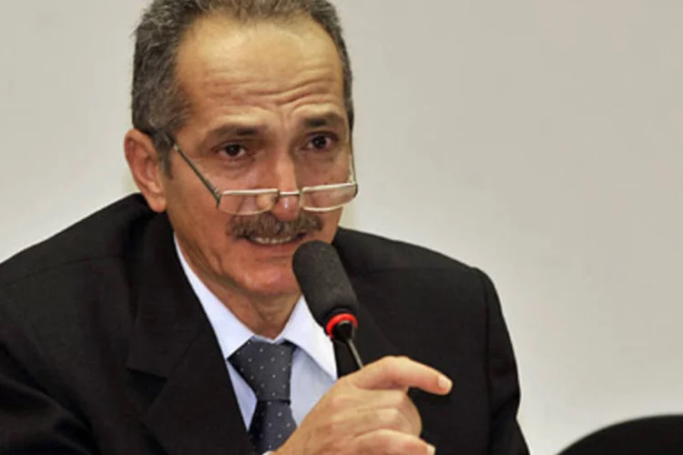 Deputado Aldo Rebelo lê o relatório final do novo Código Florestal