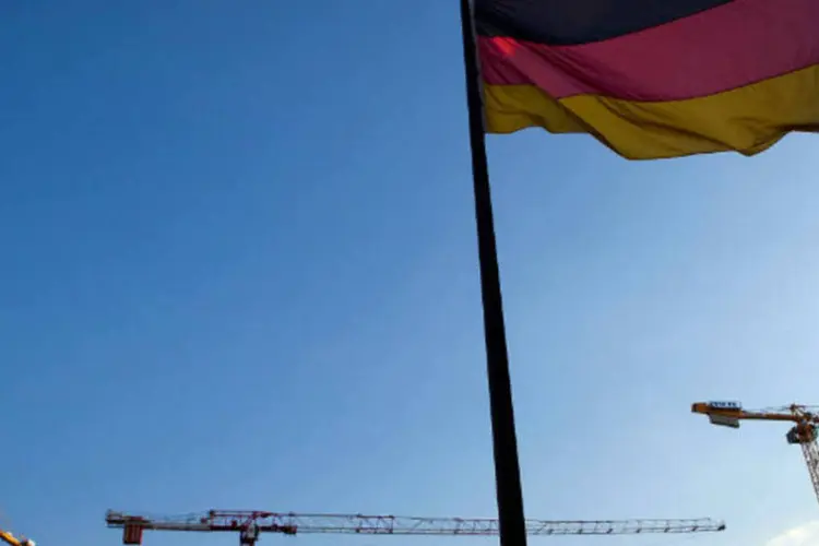 
	Bandeira da Alemanha: exporta&ccedil;&otilde;es subir&atilde;o 4,1 por cento ap&oacute;s uma performance fraca em 2013, mas as importa&ccedil;&otilde;es avan&ccedil;ar&atilde;o ainda mais --cerca de 5,0 por cento
 (Krisztian Bocsi/Bloomberg)