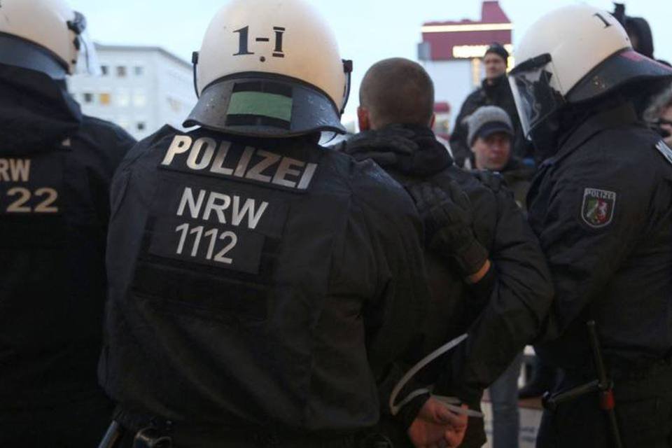 Polícia e manifestantes entram em confronto na Alemanha