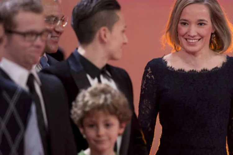 
	A ministra da Fam&iacute;lia, Kristina Schroeder, chega ao palco de um evento de caridade em Berlim: &quot;evidentemente, Deus n&atilde;o &eacute; nem homem, nem mulher&quot;
 (Axel Schmidt/AFP)