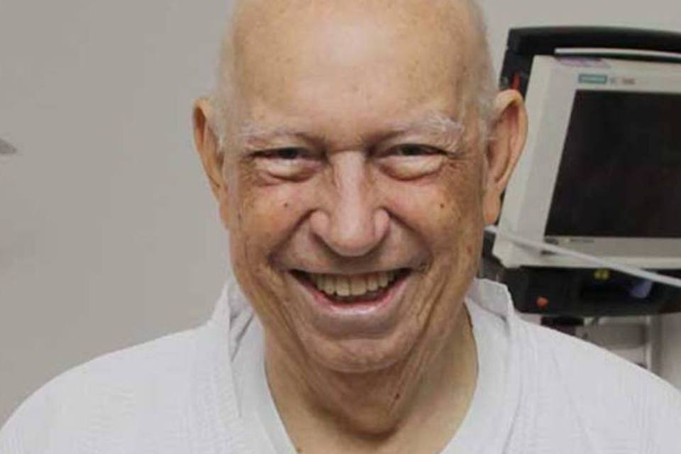 José Alencar deixa hospital em São Paulo