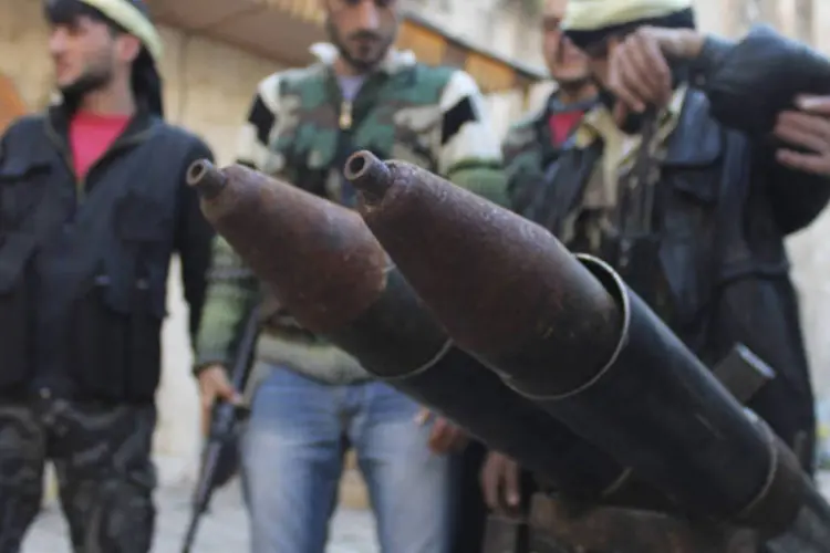 
	Lan&ccedil;ador de foguetes, no norte da S&iacute;ria: quase toda a prov&iacute;ncia de Idlib est&aacute; em m&atilde;os da Frente al Nusra e de outras fac&ccedil;&otilde;es armadas opostas ao governo de Damasco
 (Saad Abobrahim/Reuters)