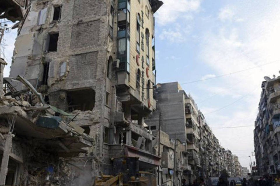 Rebeldes sírios atacam academia militar perto de Alepo