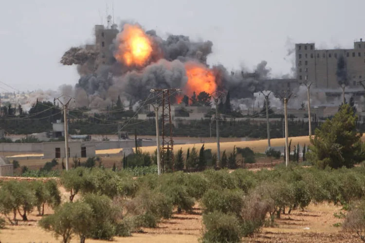 
	Aleppo: outras 57 pessoas morreram pelos disparos de artilharia das for&ccedil;as governamentais contra distintas &aacute;reas da cidade
 (Rodi Said / Reuters)