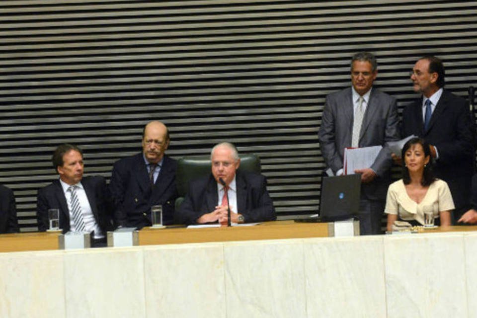 Deputados de São Paulo protocolam "emenda da impunidade"