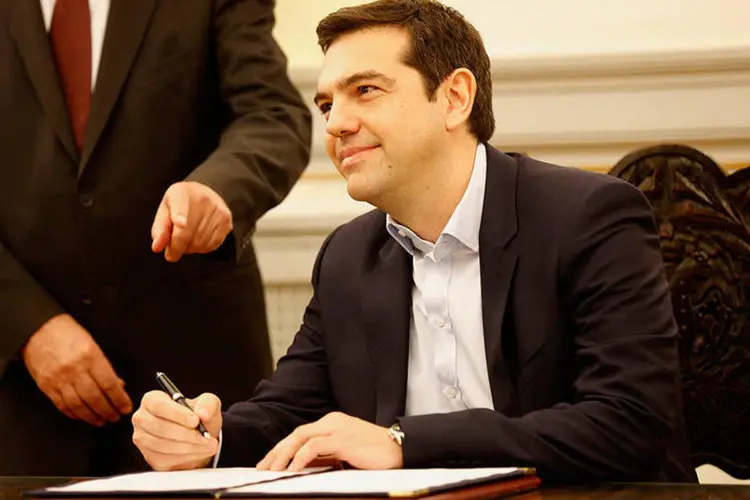 
	Alexis Tsipras toma posse como primeiro-ministro da Gr&eacute;cia: ele n&atilde;o fez o juramento religioso, como &eacute; tradicional na pol&iacute;tica grega
 (REUTERS/Yannis Behrakis)