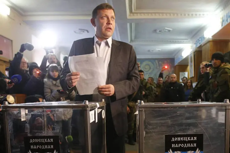 Alexander Zakharchenko: líder jurou "servir honestamente aos interesses do povo da República Popular de Donetsk e cumprir meus deveres" (Maxim Zmeyev/Reuters)