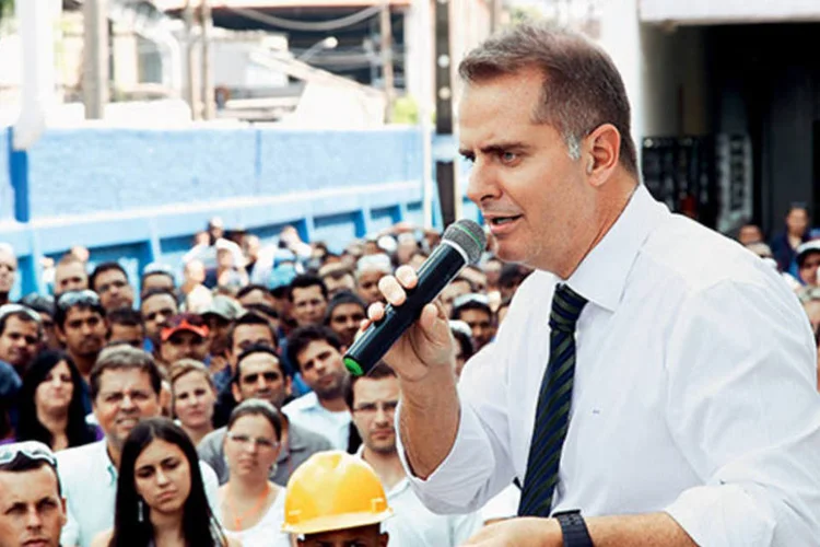 Alexandre Bamberg, CEO da ThyssenKrupp Bilstein Brasil, durante uma das sessões Megafone na fábrica: momento de falar sobre estratégia e responder às dúvidas dos funcionários (Marcelo Spatafora)