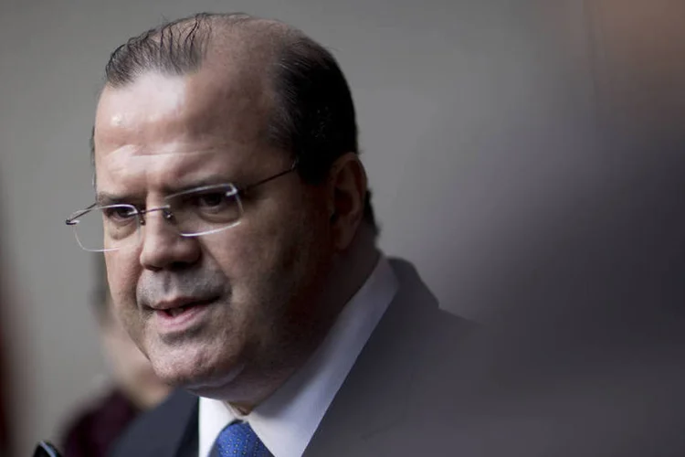 Alexandre Tombini, presidente do Banco Central, dando entrevista: juros foram mantidos em 14,25% (Andrew Harrer/Bloomberg)