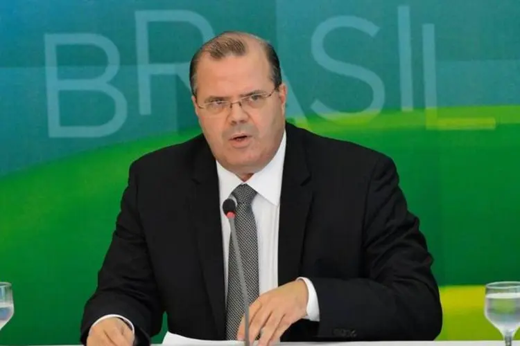 
	Alexandre Tombini, presidente do Banco Central: ele reiterou o compromisso do BC de trazer a infla&ccedil;&atilde;o para o centro da meta oficial de 4,5% at&eacute; o fim de 2016
 (Wilson Dias/Agência Brasil)