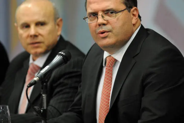 Guido Mantega e Alexandre Tombini: dupla pode afrouxar a política fiscal e monetária (Fabio Rodrigues Pozzebom/AGÊNCIA BRASIL)