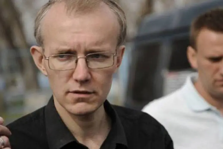Alexei Navalny, um blogueiro anticorrupção, é acusado de crimes passíveis de penas de três e seis anos de prisão (Mikhail Mordasov/AFP)