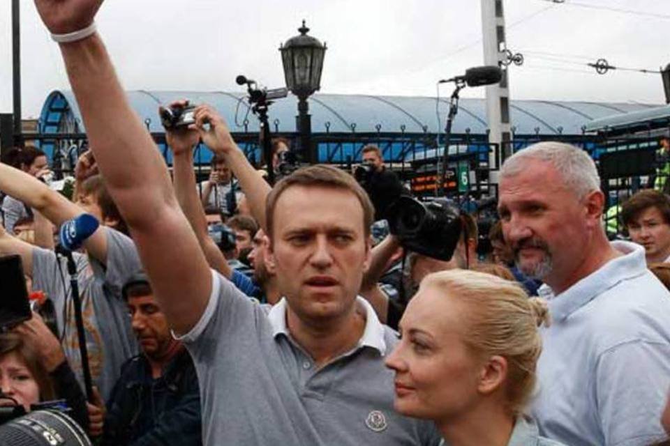 Líder opositor russo Alexei Navalny volta a Moscou