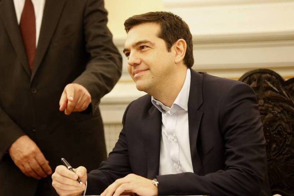 Líder de esquerda Tsipras toma posse como premiê da Grécia
