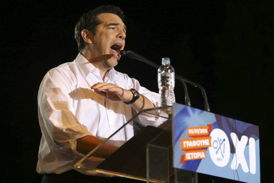 Tsipras participa de manifestação e pede 'não' em referendo