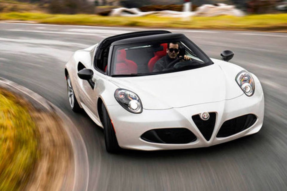 Alfa Romeo 4C Spider surge em Detroit