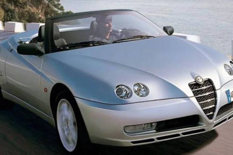 
	Alfa Romeo Spider: embora n&atilde;o revelem detalhes sobre o modelo, as marcas afirmam que o modelo em quest&atilde;o manter&aacute; o layout de dois lugares e tra&ccedil;&atilde;o traseira
 (Divulgação)