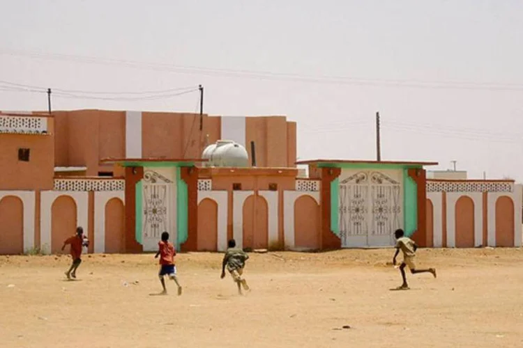 Sequestros foram anunciados pelo porta-voz da entidade insurgente, Jibril Adam Bilal (Wikimedia Commons)