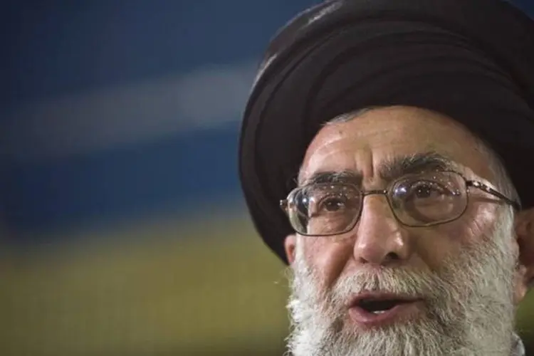 
	Ali Khamenei: &quot;hoje podemos falar com os Estados Unidos e seus aliados em um tom de poder&quot;
 (Caren Firouz/Reuters)