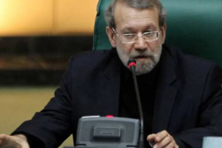 
	O presidente do Parlamento iraniano, Ali Larijani, fala em sess&atilde;o em Teer&atilde;: &quot;temos orgulho de defender o povo palestino e o Hamas&quot;
 (Atta Kenare/AFP)