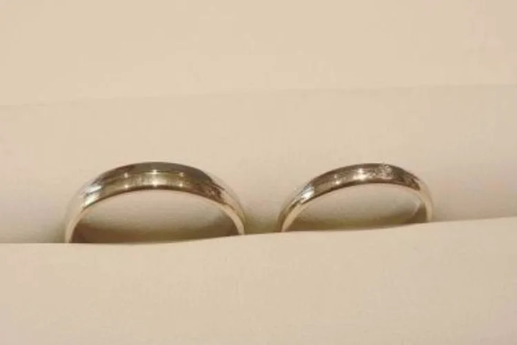Alianças de casamento: o Brasil hoje tem mais pessoas casadas (.)