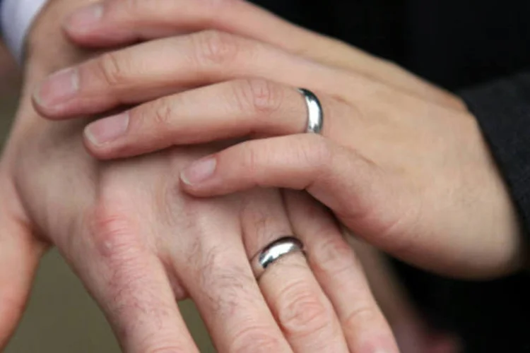 
	Casamento gay: a proposta que legalizar&aacute; os casamentos gays passa agora &agrave; fase de emenda e ter&aacute; que ser aprovada na C&acirc;mara dos Lordes.
 (REUTERS/Cliff Despeaux)