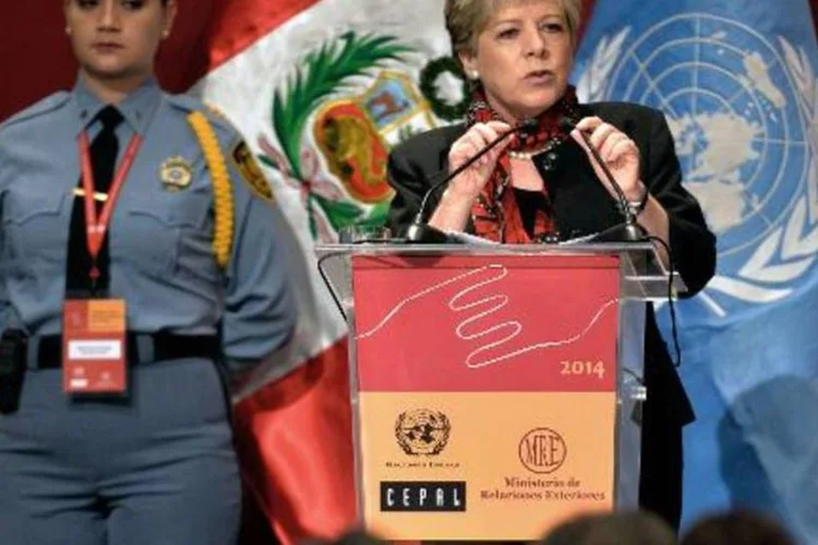 
	A secret&aacute;ria-executiva da Cepal, Alicia B&aacute;rcena: &quot;esta regi&atilde;o vai crescer pouco, n&atilde;o mais que 0,5%, por fatores externos e internos&quot;
 (Cris Bouroncle/AFP)