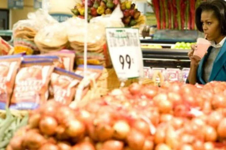 Um estudo publicado nos Estados Unidos nesta terça-feira diz que se um telespectador se alimentasse somente dos produtos anunciados na TV, ingeriria 25 vezes mais açúcar que o recomendado (.)