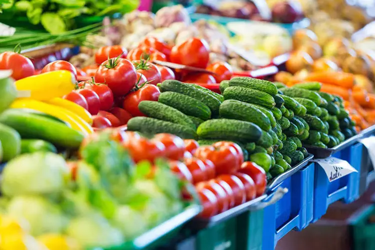 Feira: a inflação de Alimentos avançou para 1,81%, de 1,32% na segunda leitura (william87/ThinkStock)